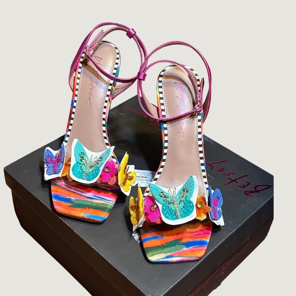 Betsey Johnson Apolo Wedge Sandals Womens 11 Fuchsia Multi Good Butterfly Lucite